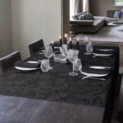 Alternative view of Mantel "Tivoli"